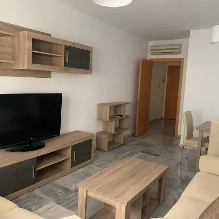 Piso De 3 Dormitorios Cerca De La Playa Y Del Recinto Ferial Apartment