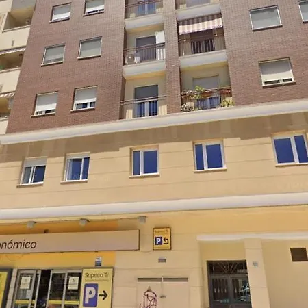 Piso De 3 Dormitorios Cerca De La Playa Y Del Recinto Ferial Apartment *