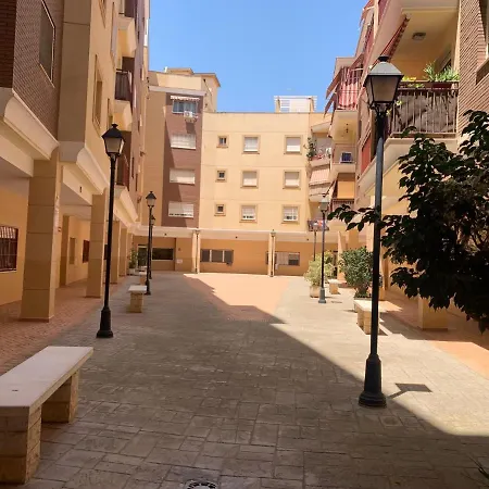 Piso De 3 Dormitorios Cerca De La Playa Y Del Recinto Ferial Apartment *