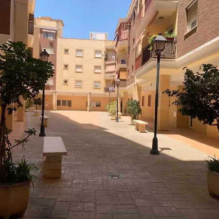 Piso De 3 Dormitorios Cerca De La Playa Y Del Recinto Ferial Apartment