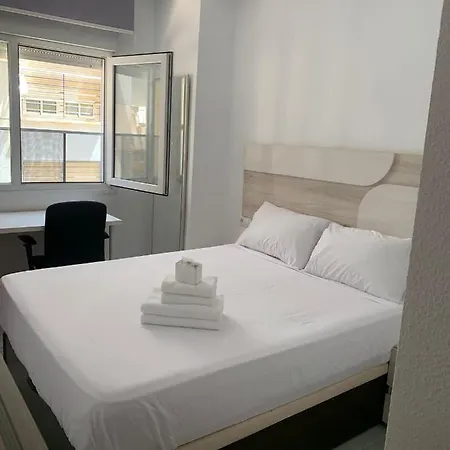 Piso De 3 Dormitorios Cerca De La Playa Y Del Recinto Ferial Apartment