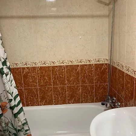 Piso De 3 Dormitorios Cerca De La Playa Y Del Recinto Ferial Malaga